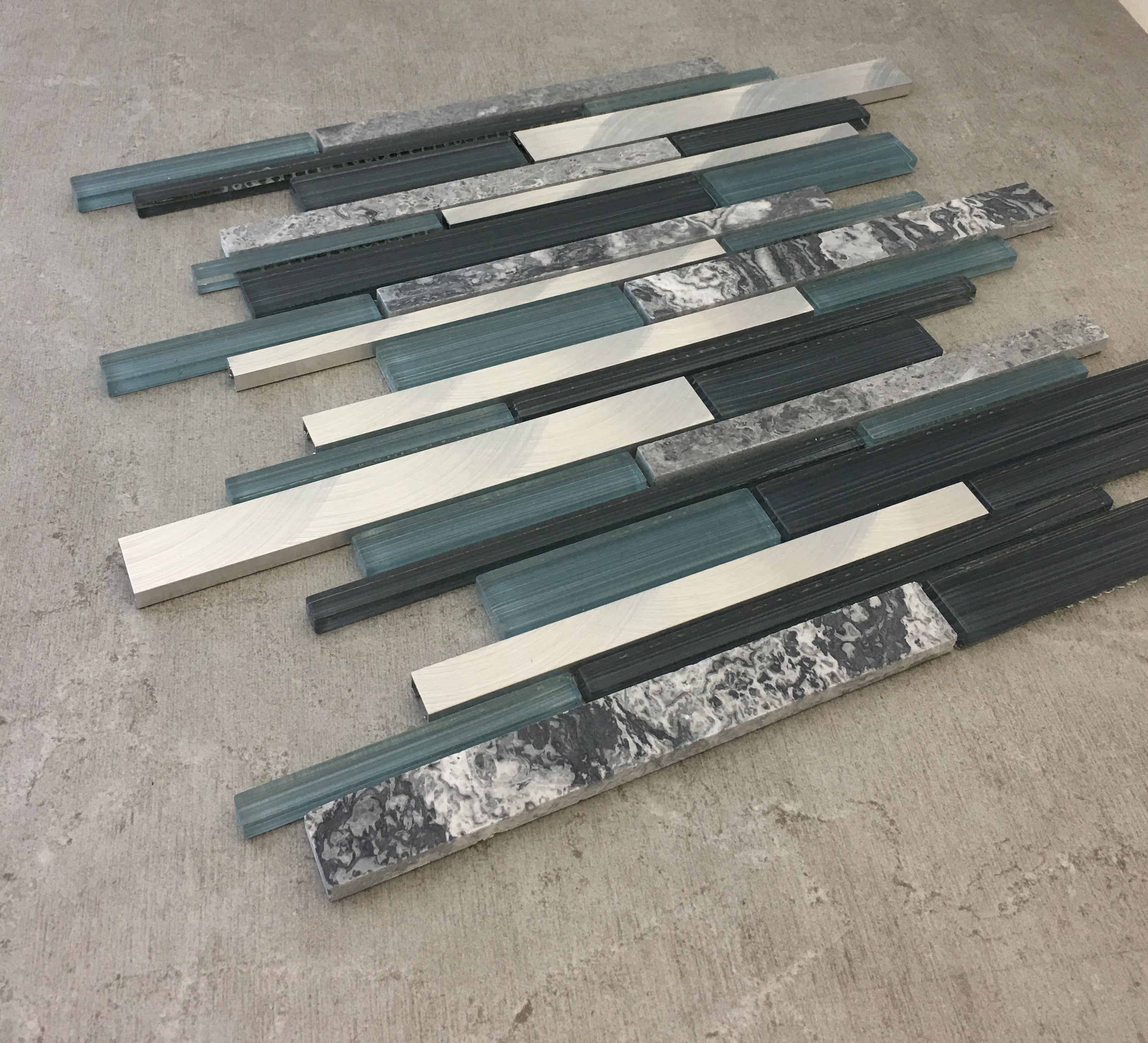 Glossy Blue Glass and Blue Stone Random Brick Straight Pattern Glass Mosaic Tiles
